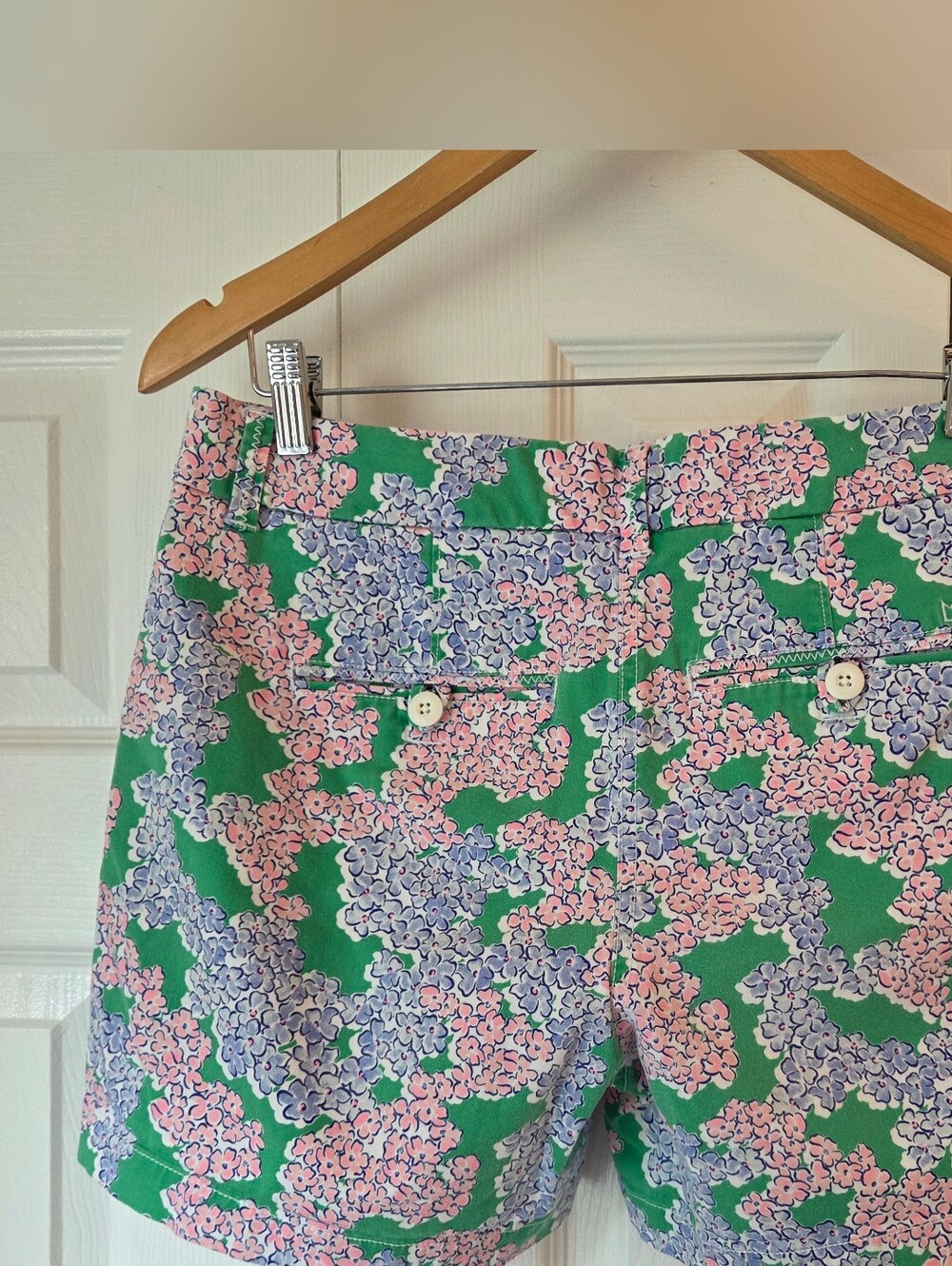 Crown & Ivy Hydrangea Floral Chino Caroline Shorts - Picture 2 of 5